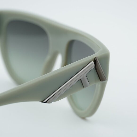 Fendi FE40150I 95P Sunglasses Shiny Green Shield Frame, Green Gradient Lenses main image 5